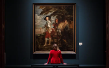 Treo bức tranh cũ trong nhà mấy chục năm, cả gia đình sửng sốt khi chuyên gia phán: Đó là kho báu 10 triệu USD