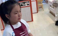 Bé gái chán học bị mẹ cho nghỉ rồi đưa đi làm ở cửa hàng, sau vài ngày liền bật khóc nói một câu