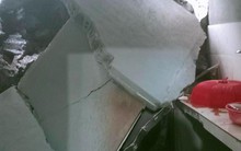 Mưa lớn gây sạt lở, đất đá tràn vào nhà dân