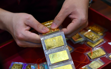 Giá vàng tăng mạnh, tiến sát mốc 71 triệu đồng/lượng