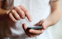 Mất điện thoại, mất hết tiền trong ví điện tử, ngân hàng dù đặt nhiều mật khẩu: Chuyên gia cảnh báo thủ đoạn và 5 thao tác để tận dụng "thời điểm vàng" bảo vệ tài sản