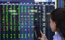 Dòng tiền 'giải cứu' đổ vào chứng khoán phút chót