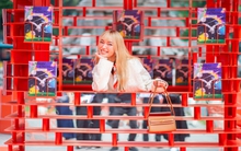 Một thương hiệu xa xỉ quốc tế đang gây sốt nhờ sự kiện độc đáo: Lần đầu xuất hiện ở Hà Nội đã “phủ cam” cả một vùng