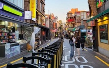 Một lễ hội Halloween lặng lẽ 'chưa từng thấy' ở Hàn Quốc sau thảm kịch giẫm đạp Itaewon