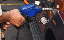 "Tảng băng chìm" ngành xăng dầu