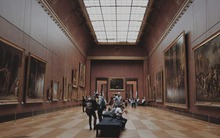 Ham sống xa hoa hưởng thụ, nhân viên bảo tàng đổi tranh giả lấy tranh thật đem bán và cái kết