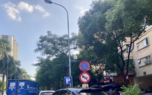 Hoang mang hàng loạt biển báo 'cấm đậu xe' và 'nơi đậu xe' đặt cạnh nhau