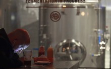 Khách hàng tiềm năng sụt giảm mạnh, nhiều doanh nghiệp nước ngoài phải học cách "hòa nhập" để lấy lòng khách hàng Trung Quốc