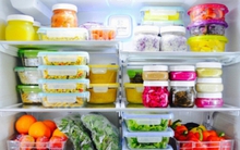 Cất thực phẩm vào tủ lạnh trong bát sứ hay hộp nhựa thì giữ được lâu nhất? Câu trả lời khiến nhiều người bất ngờ