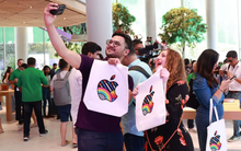 Chuyên sản xuất muối, thép và cả ô tô, 'gã khổng lồ' này lần đầu tiên bắt tay với Apple để sản xuất iPhone