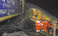 Hai đoàn tàu Ấn Độ đâm nhau, nhiều người thương vong