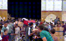 Trật tự dân sự bị phá vỡ: Thất vọng chạm đáy, dân Gaza đột nhập kho UNRWA lấy đồ tiếp tế