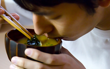 3 hành vi cấm kị khi ăn canh ít người biết, phạm vào có thể gây hại cho sức khỏe, thậm chí là ung thư