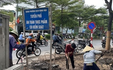 Những tháng cuối năm, vỉa hè lòng đường Hà Nội lại bị đào bới