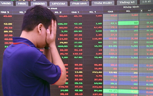 Một ngày ‘toát mồ hôi’ với chứng khoán