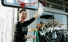 Dốc cạn tiền tiết kiệm mở "quán bar thể thao dành cho nữ", người phụ nữ gốc Việt thành công vang dội kiếm gần 23 tỷ VNĐ trong 8 tháng