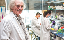 Giải Nobel 2023 gây tranh cãi khi 'bỏ quên' giáo sư mở đường vaccine COVID-19