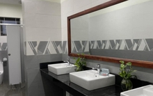 Một trường công lập ở tỉnh khiến nhiều phụ huynh thích thú với xây mới rất "xịn sò": Nhà WC nhìn đã thấy ưng!