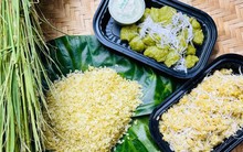 Làng Mễ Trì 'đỏ lửa', rộn ràng nhịp chày giã cốm