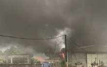 Kho chứa lúa giống ở Quảng Nam bốc cháy ngùn ngụt