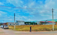 Một tỉnh miền trung từng sốt đất “điên đảo”, đến nay đấu giá đất không có người mua phải chia nhỏ lô hạ giá để bán
