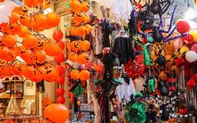 Sau rằm Trung thu, 'thủ phủ' Hàng Mã lại rực sắc màu Halloween