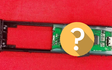 Thử mổ xẻ linh kiện ổ SSD giá siêu rẻ mua trên mạng, người dùng ngã ngửa khi phát hiện “vật thể lạ”bên trong