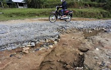 Tuyến đường huyết mạch miền núi Hà Tĩnh 'nát như tương'