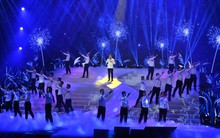 [Clip] Phó Chủ tịch SHB Đỗ Quang Vinh hát siêu hay, chiếm spotlight trong lễ kỷ niệm 30 năm thành lập ngân hàng