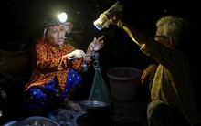 Độc đáo chợ "âm phủ" ở miền Tây chuyên bán "lộc trời" lúc 2h sáng, người mua phải xem hàng trong tư thế đặc biệt