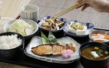 Tại sao người Nhật ăn cơm mỗi ngày nhưng hiếm khi bị tiểu đường, béo phì? 3 cách ăn của họ rất đáng để học tập