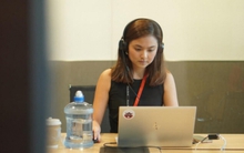 Bị mắng là "đồ hèn hạ", nhân viên ngân hàng vẫn quyết không chuyển tiền: Hôm sau, người phụ nữ quay lại rối rít cảm ơn