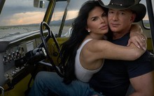 Bức ảnh tỷ phú Amazon ôm bạn gái trên tạp chí gây khó chịu