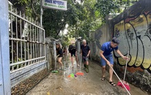 Sau lũ lụt, "lũ bùn" vây bủa TP Huế