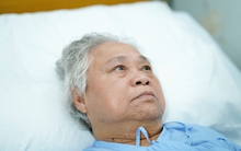 Không cho con trai, cụ ông 70 lập di chúc thừa kế 2 căn nhà và 3,3 tỷ đồng cho hàng xóm, nhưng phải hối hận khi biết 1 sự thật