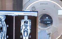 Công nghệ y khoa tương lai xuất hiện trong đời thực: Chỉ 2.500 USD có thể phát hiện ung thư lẫn 500 bệnh khác sau khi "quét" toàn thân, hàng nghìn người chờ khám, chi nhánh mở không xuể