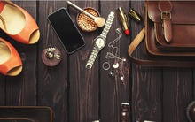 Đến nhà giàu cũng phải "thắt lưng buộc bụng": Chuyện gì đang xảy ra với thế giới hàng xa xỉ những ngày cuối năm này?