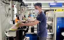 Người lao động đi trễ, về sớm, doanh nghiệp có được trừ lương?