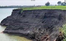 Dừng khai thác mỏ cát và khắc phục sạt lở bờ sông Mã