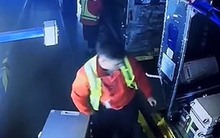 Sân bay phát livestream tháo dỡ hành lý, hành khách quốc tế ấn tượng vì quá minh bạch