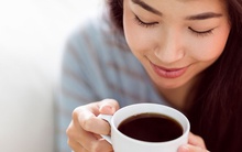 Phụ nữ sau tuổi 25 càng nên tránh uống cà phê với thứ này vì hại sức khỏe lại già nhanh