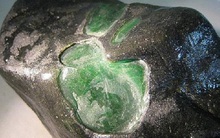 Ông lão bị cười nhạo khi cầm “đá muối dưa” đi thẩm định cổ vật, mọi người “sốc ngang” khi chuyên gia tuyên bố: Là bảo vật nghìn tỷ đồng