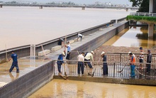 "Hồi sinh" cây cầu bạc tỷ xứ Huế sau cơn lũ lịch sử