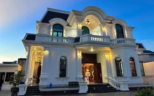 Bên trong căn biệt thự Văn Toàn xây tặng ba mẹ: Kiến trúc bề thế, nội thất "sang, xịn, mịn"