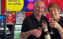 Mua vé số 20 năm ròng rã, cuối cùng cũng trúng giải độc đắc 10 tỷ đồng