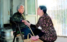 Cụ bà 104 tuổi tiết lộ bí mật trường thọ: Không phải tập thể dục mà nhờ 1 loại "gia vị"