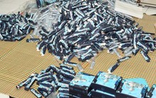 Nóng: Bộ Công an triệt phá 'nhà máy' bơm tinh dầu ma túy vào thuốc lá ở Hà Nội