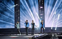 Lỡ hẹn 12 năm, cuối cùng tôi đã được tận mắt thấy 4 thần tượng của tuổi thanh xuân