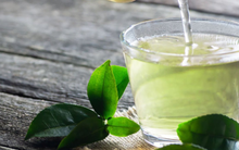 Trà xanh cực tốt nhưng ẩn chứa 11 tác dụng phụ nguy hiểm ít người biết, dân văn phòng nghiền trà đá vỉa hè cần thận trọng