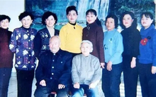 Bị cười nhạo vì... đẻ 8 đứa con gái nhưng 20 năm sau, cả làng phải ghen tị với gia đình "toàn vịt giời" này!